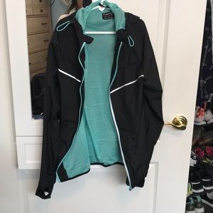 rain jacket/ wind breaker